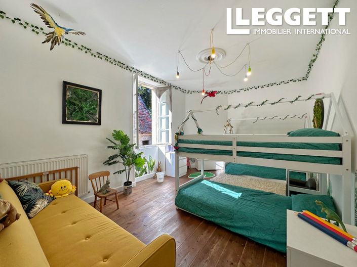 Image No.8-4 Bed House for sale