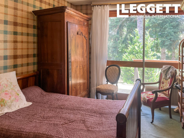 Image No.8-5 Bed House for sale