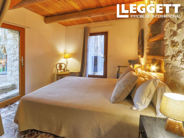 Image No.7-6 Bed House for sale