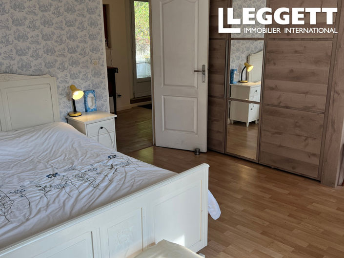 Image No.8-5 Bed House for sale