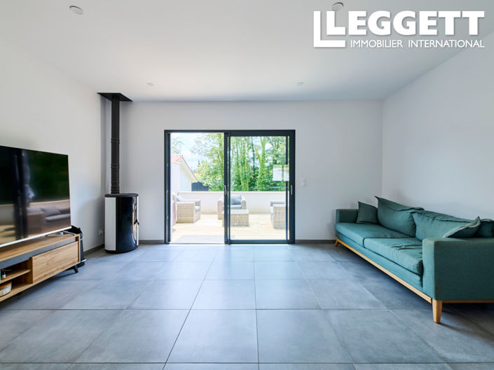 Image No.5-2 Bed House for sale