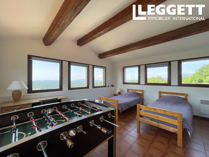 Image No.8-5 Bed House for sale