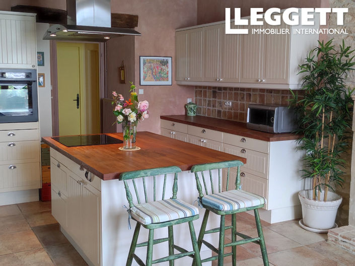 Image No.7-6 Bed House for sale