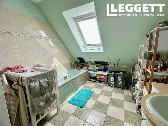 Image No.8-3 Bed House for sale