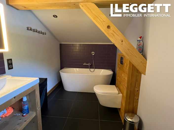 Image No.10-6 Bed House for sale