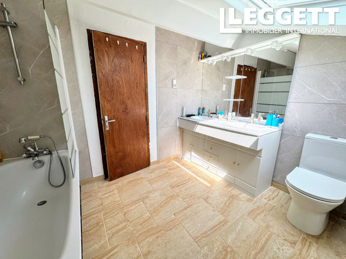 Image No.8-3 Bed House for sale