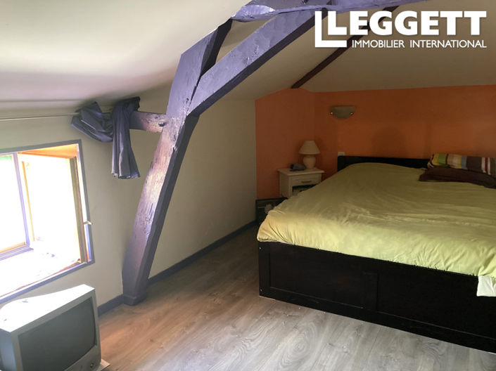 Image No.8-6 Bed House for sale