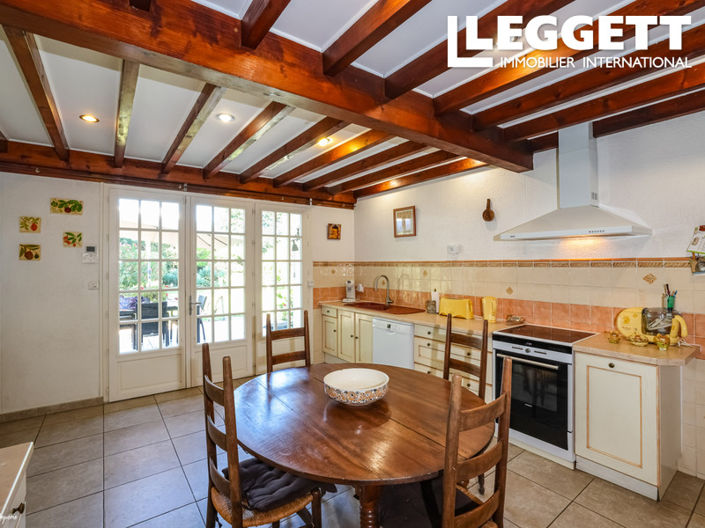 Image No.6-6 Bed House for sale