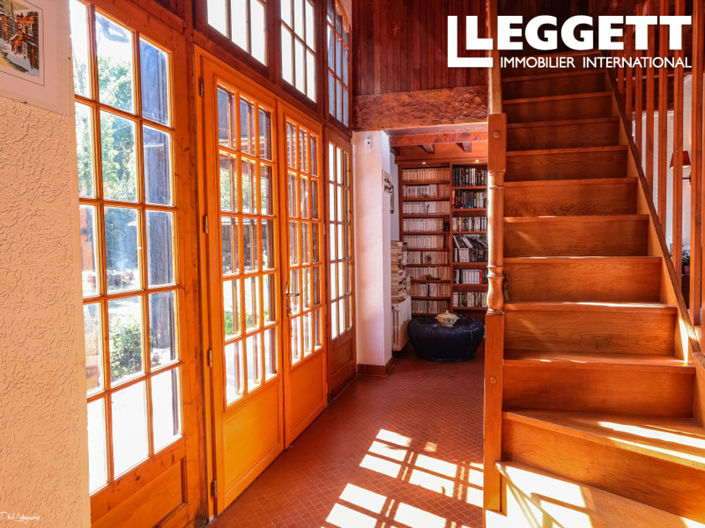 Image No.8-6 Bed House for sale