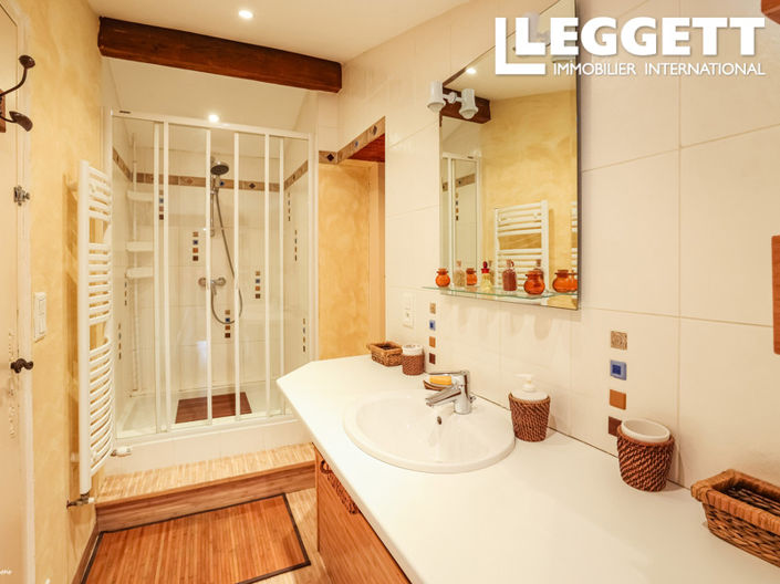 Image No.9-6 Bed House for sale