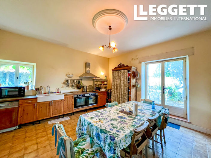 Image No.8-5 Bed House for sale