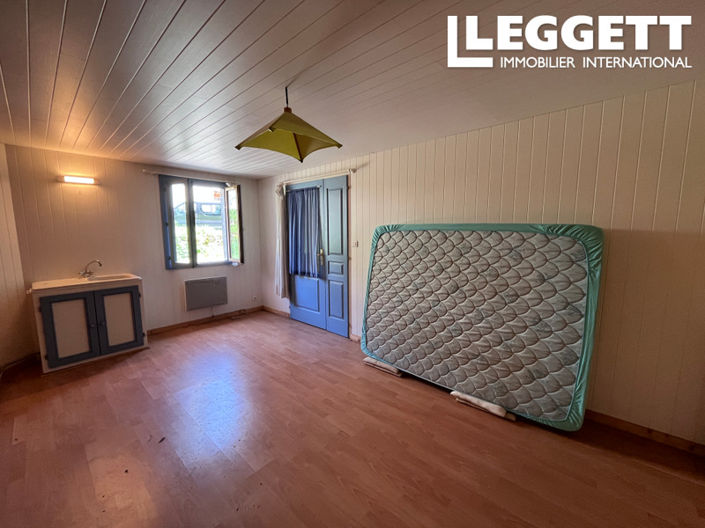 Image No.8-2 Bed House for sale