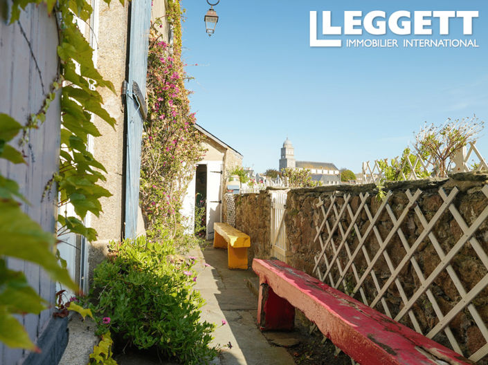 Image No.9-6 Bed House for sale