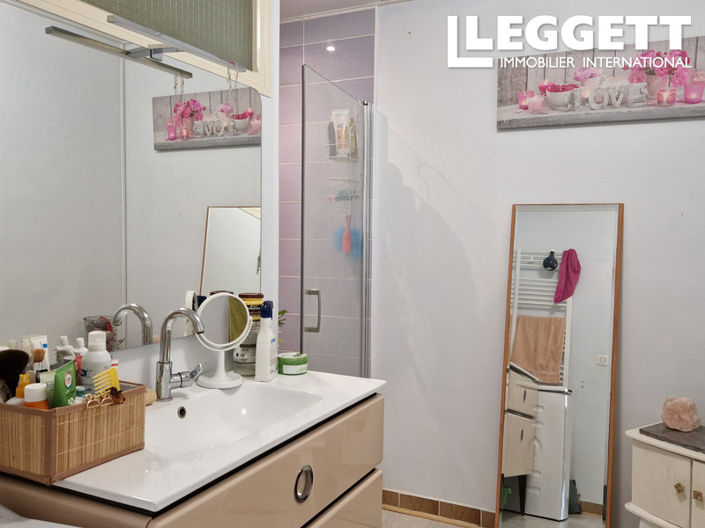 Image No.8-6 Bed House for sale