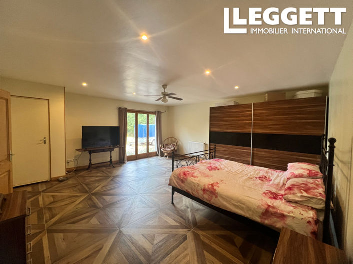 Image No.6-10 Bed House for sale