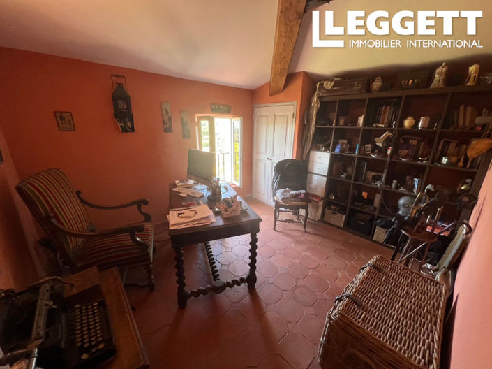 Image No.10-3 Bed House for sale