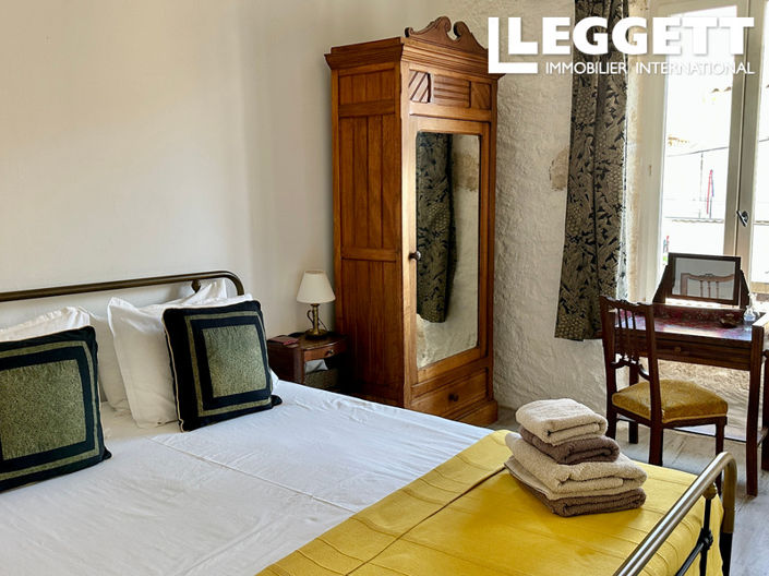 Image No.8-7 Bed House for sale