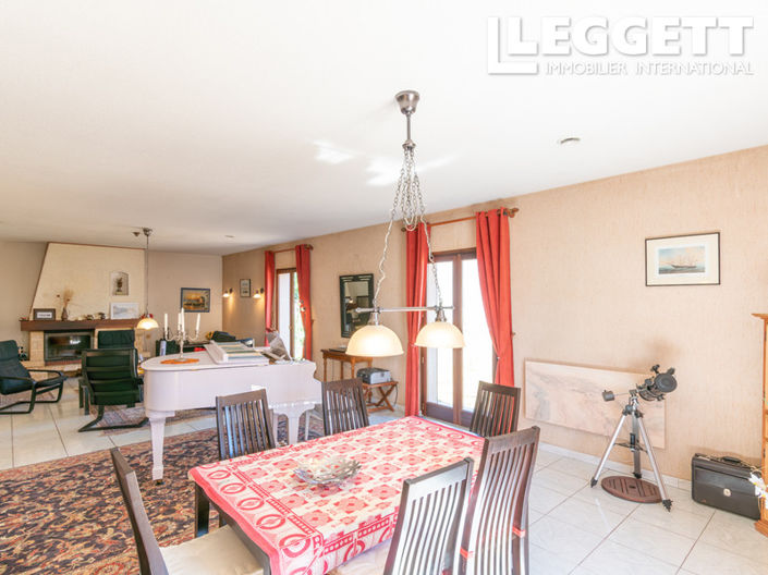 Image No.6-3 Bed House for sale