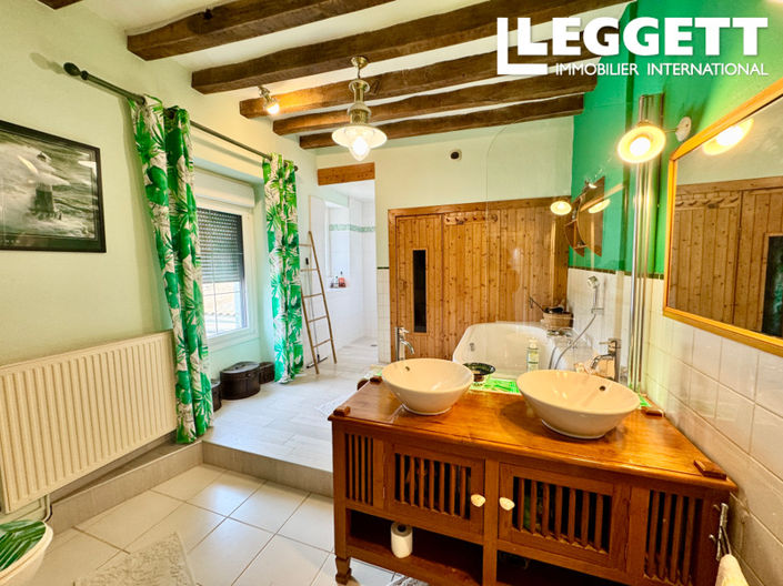 Image No.9-6 Bed House for sale