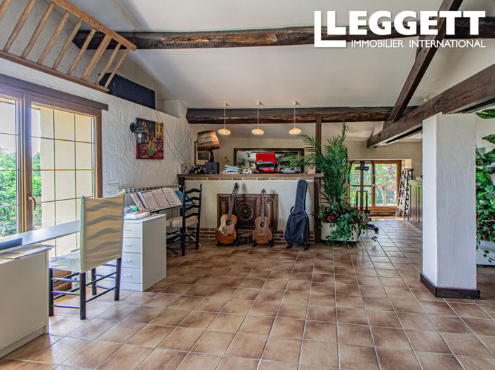 Image No.8-4 Bed House for sale