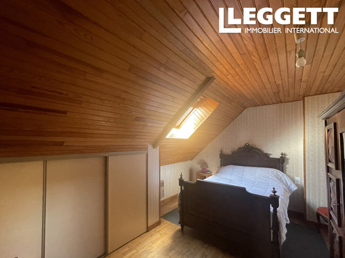 Image No.8-5 Bed House for sale