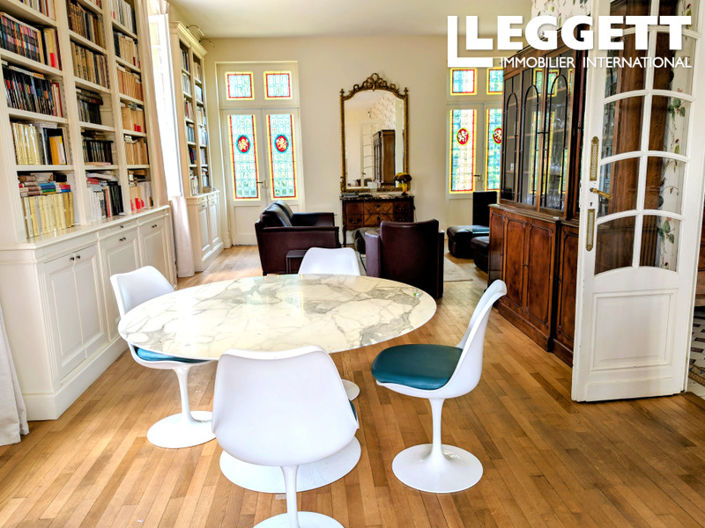 Image No.5-8 Bed House for sale