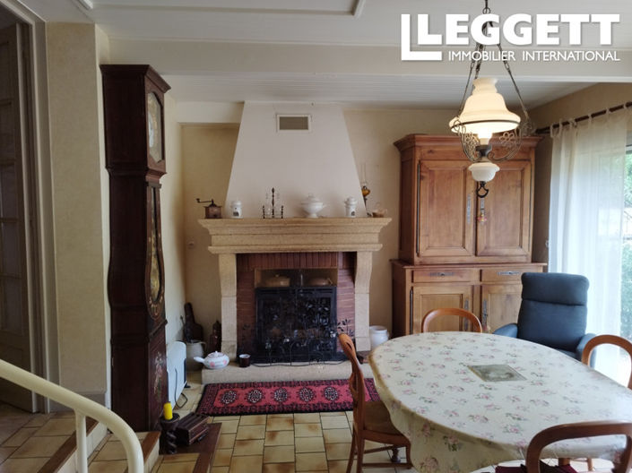 Image No.8-5 Bed House for sale