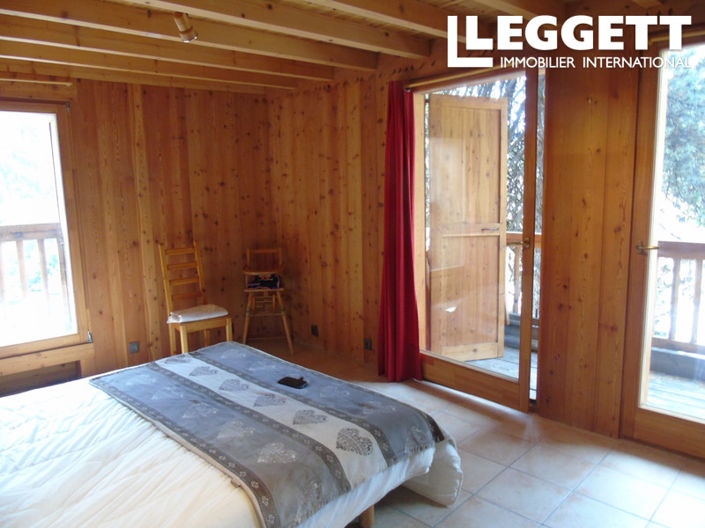 Image No.7-4 Bed Commercial for sale