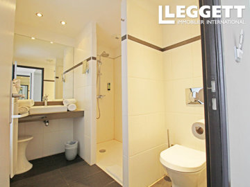 ahr0chm6ly9jzg4uagvzdglhlmltbw8vaw1hz2uvvevom