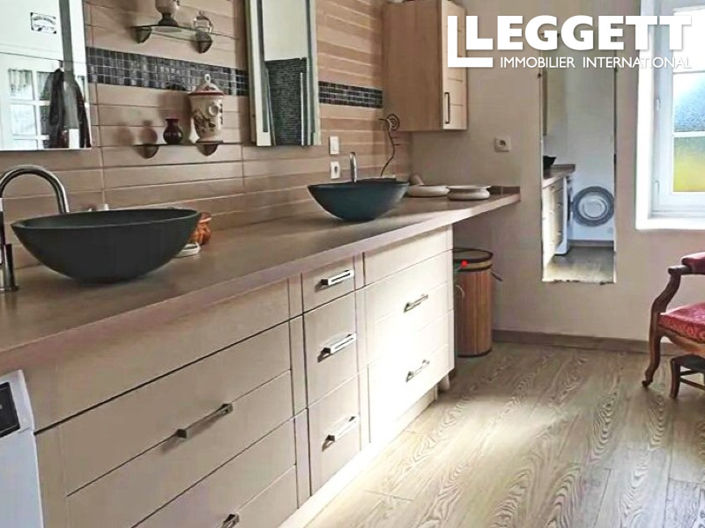 Image No.8-3 Bed House for sale