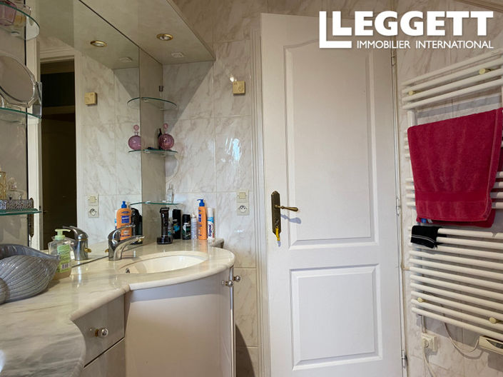 Image No.8-5 Bed House for sale