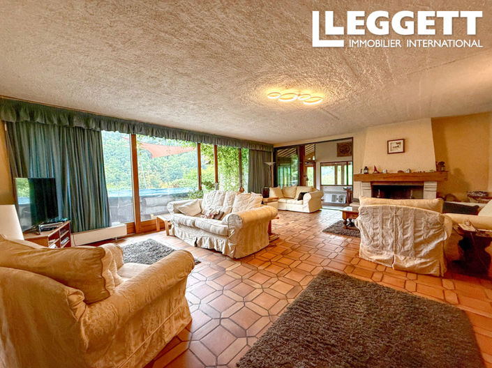 Image No.5-6 Bed House for sale