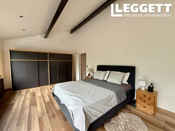 Image No.6-6 Bed House for sale