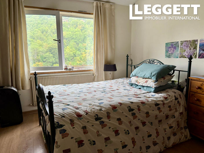 Image No.8-6 Bed House for sale