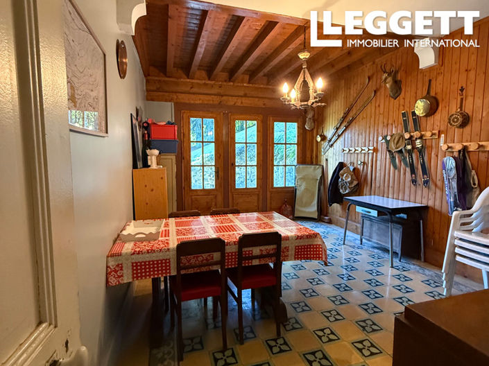 Image No.7-6 Bed House for sale