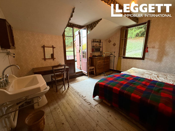 Image No.8-6 Bed House for sale