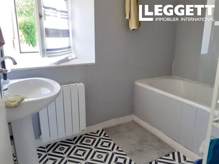 Image No.8-6 Bed House for sale