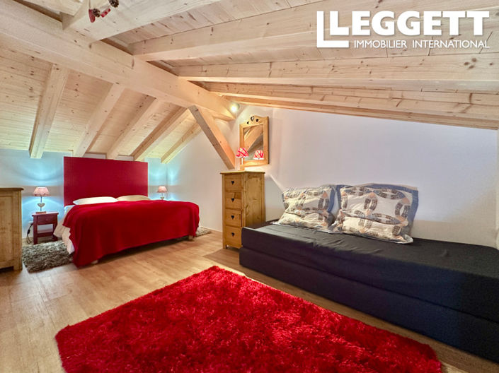 Image No.2-4 Bed House for sale