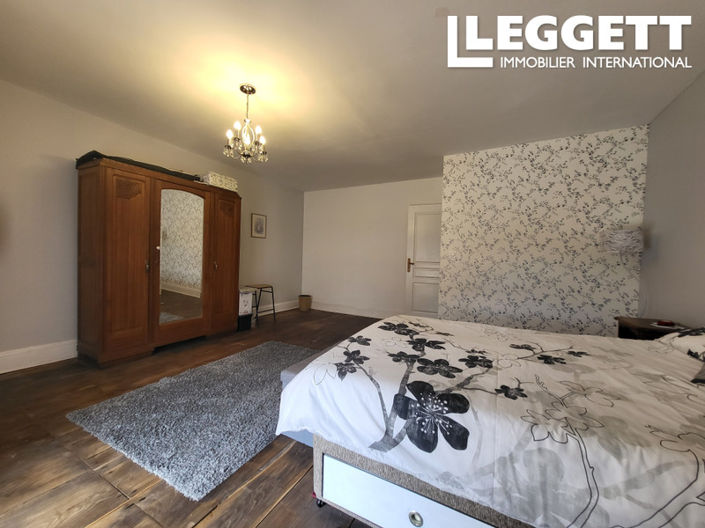 Image No.8-4 Bed House for sale