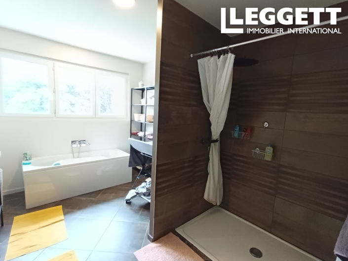 Image No.8-3 Bed House for sale