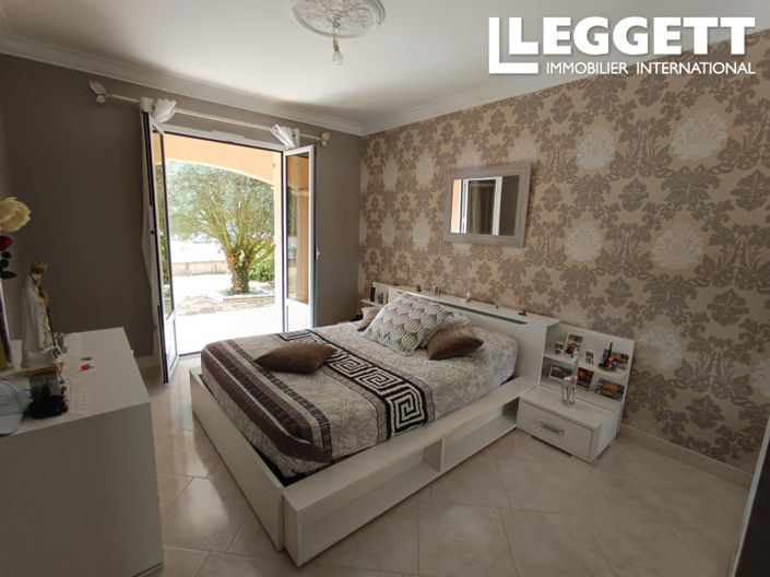 Image No.6-4 Bed House for sale