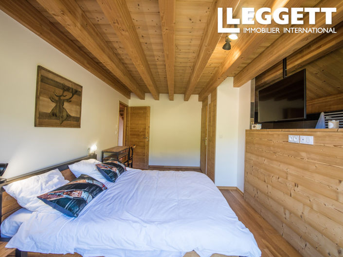 Image No.10-7 Bed House for sale