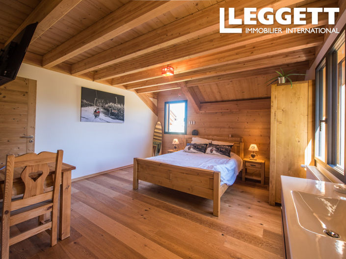 Image No.9-7 Bed House for sale