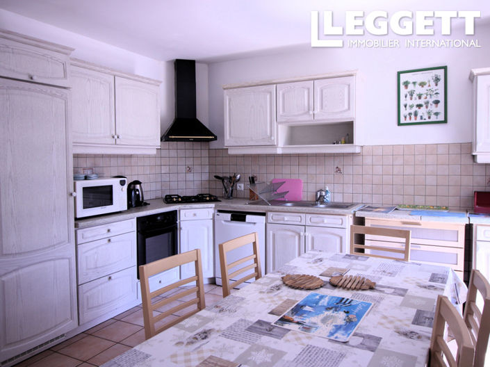 Image No.9-18 Bed House for sale