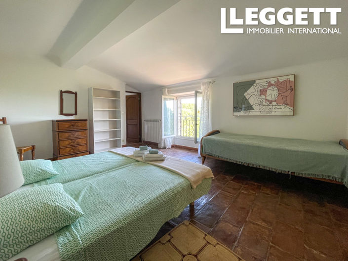 Image No.10-5 Bed House for sale