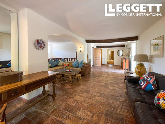 Image No.8-5 Bed House for sale