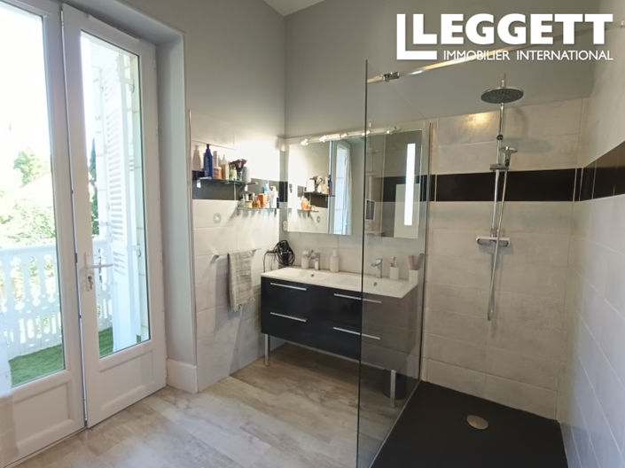 Image No.10-6 Bed House for sale