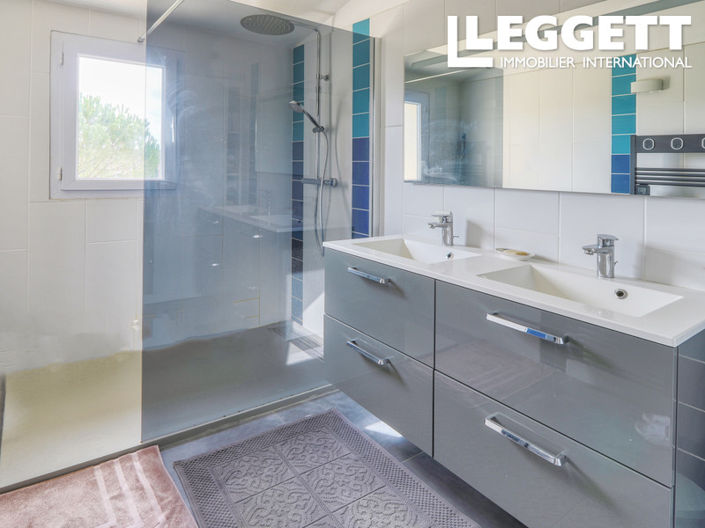 Image No.7-5 Bed House for sale