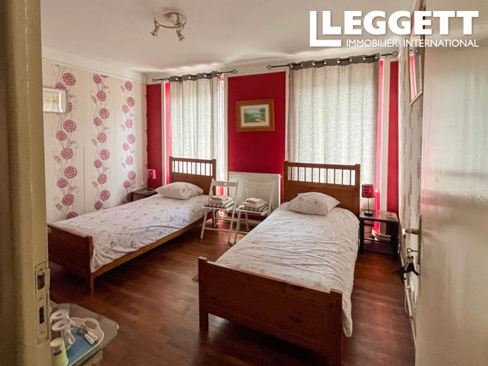 Image No.9-4 Bed Commercial for sale