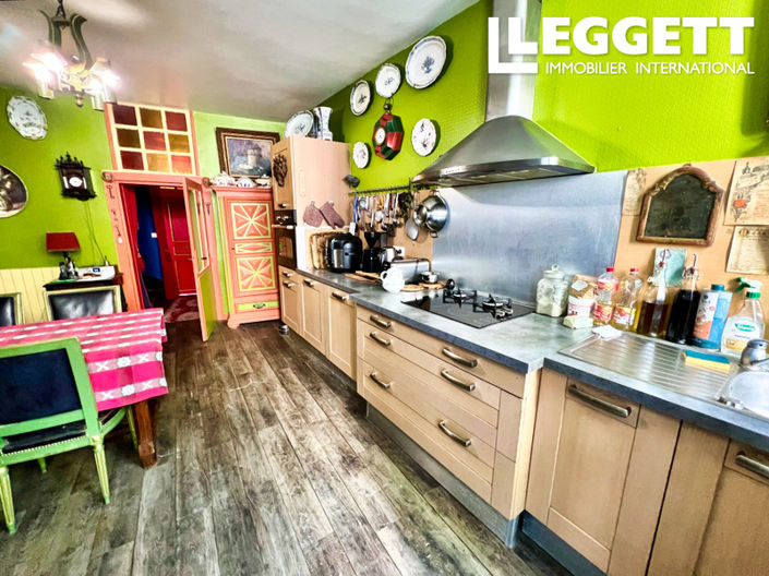 Image No.5-8 Bed House for sale